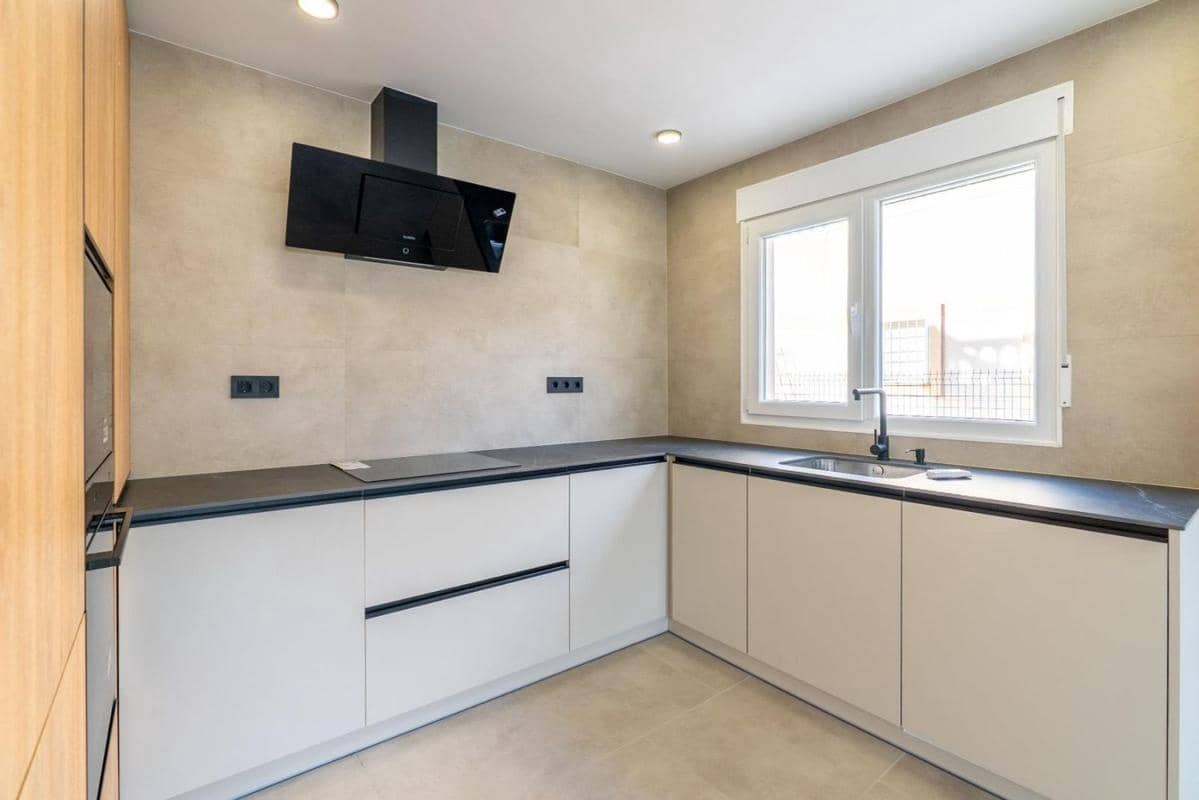 Chalet de 3 habitaciones en El Campello en venta con garaje - 549.500 € (Ref: 10181332)