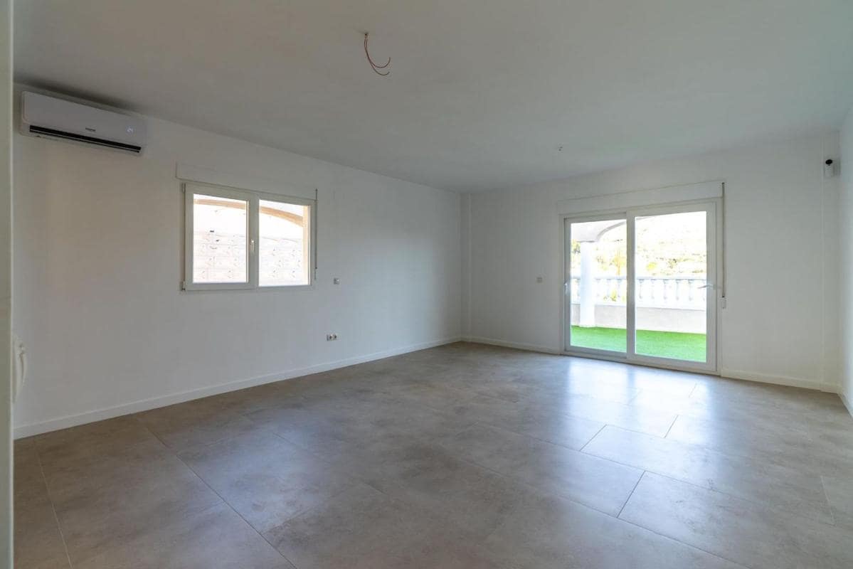 Chalet de 3 habitaciones en El Campello en venta con garaje - 549.500 € (Ref: 10181332)