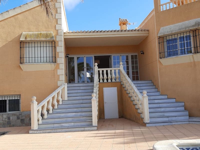 3 soverom Villa til salgs i La Manga del Mar Menor med svømmebasseng garasje - € 780 000 (Ref: 10181407)