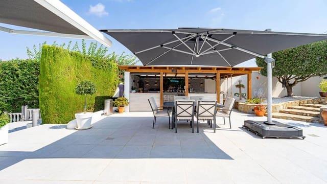 3 slaapkamer Villa te koop in Las Filipinas met zwembad garage - € 770.000 (Ref: 10181510)