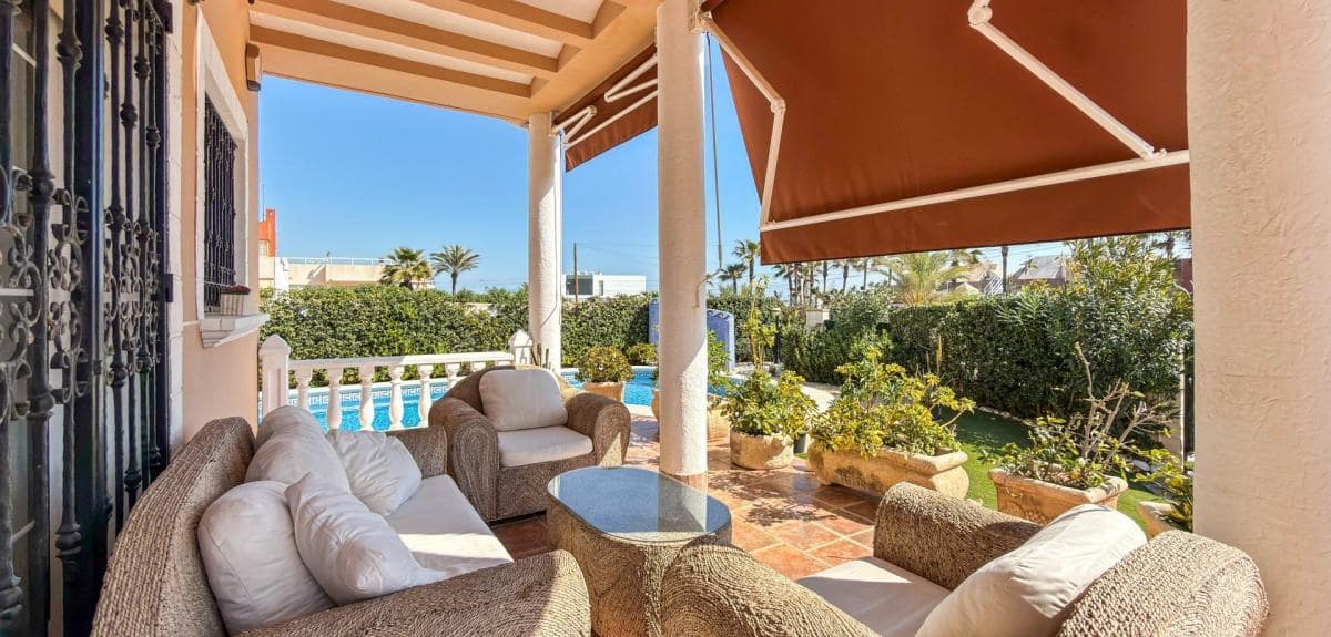 5 soverom Villa til salgs i Torrevieja med svømmebasseng garasje - € 950 000 (Ref: 10181516)