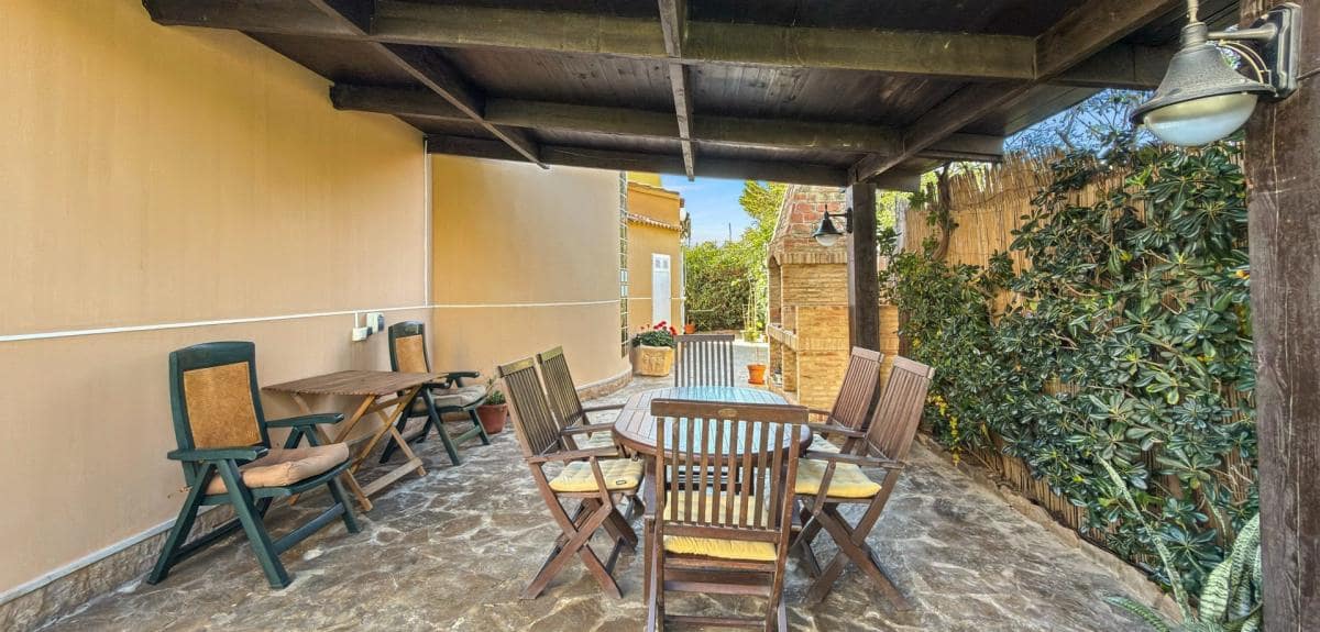 5 soverom Villa til salgs i Torrevieja med svømmebasseng garasje - € 950 000 (Ref: 10181516)