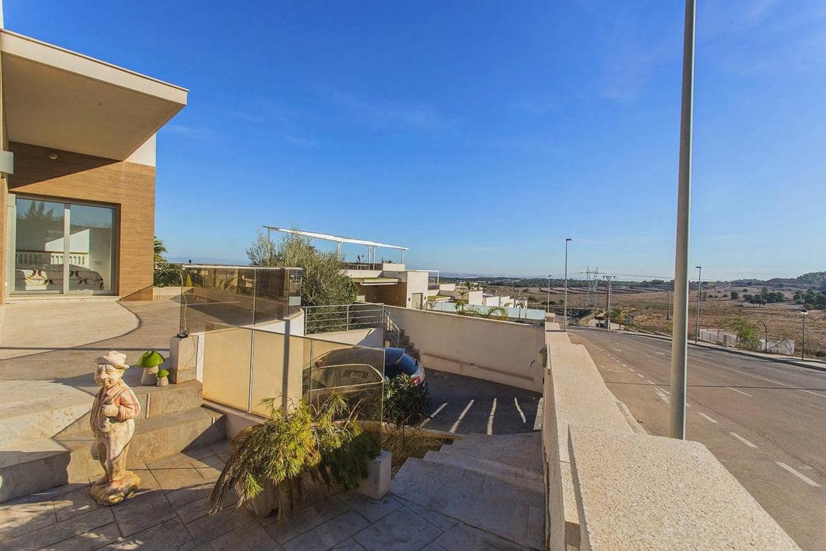 3 soverom Villa til salgs i San Miguel de Salinas med svømmebasseng - € 682 500 (Ref: 10181576)