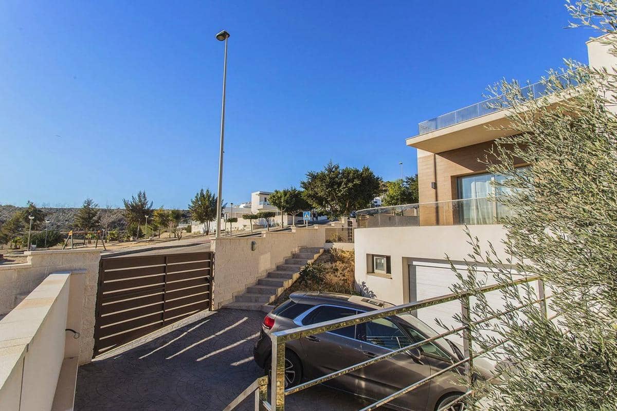 3 soverom Villa til salgs i San Miguel de Salinas med svømmebasseng - € 682 500 (Ref: 10181576)