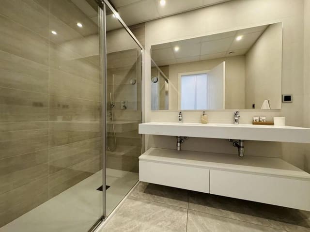 3 Zimmer Apartment zu verkaufen in Playa Poniente, Benidorm mit Garage - 678.000 € (Ref: 10181577)