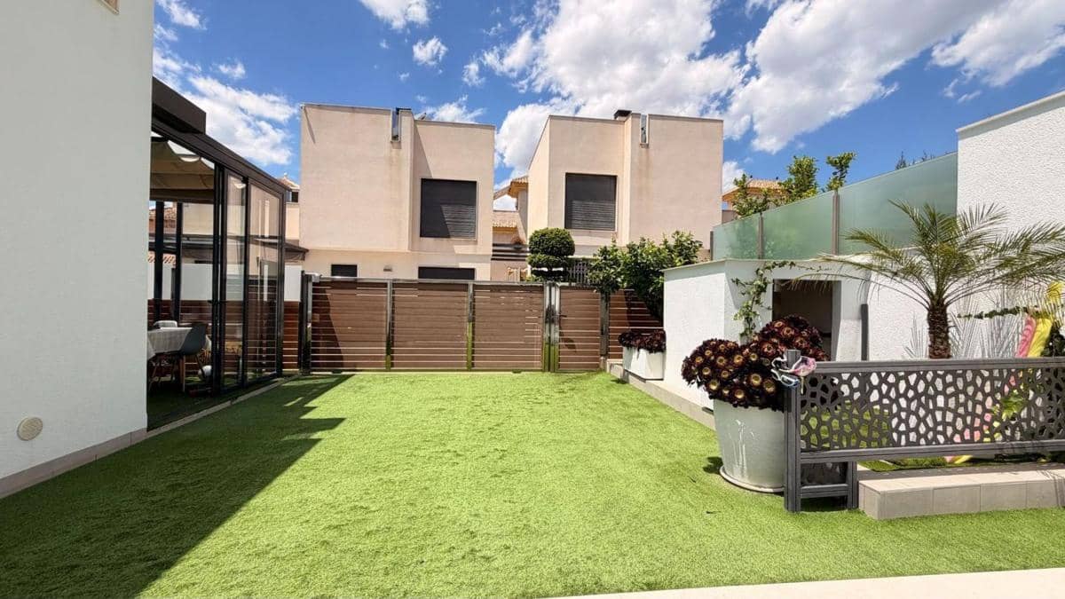 5 soveværelse Villa til salg i Torrevieja med swimmingpool - € 549.000 (Ref: 10181582)
