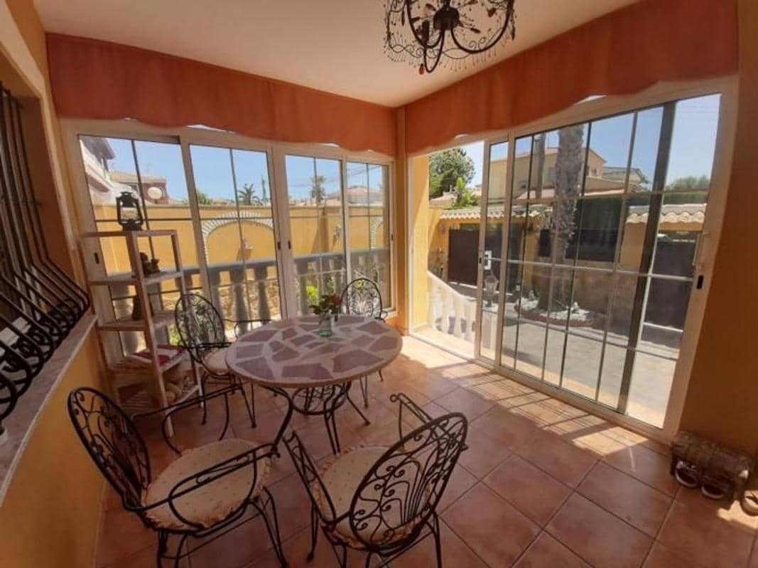 6 soveværelse Villa til salg i Torrevieja med swimmingpool garage - € 525.000 (Ref: 10181585)