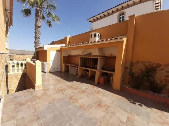 6 soverom Villa til salgs i Aguas Nuevas, Torrevieja med svømmebasseng garasje - € 525 000 (Ref: 10181585)