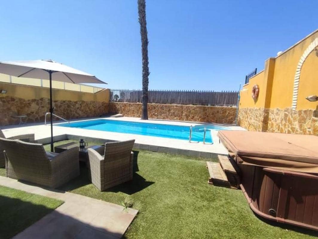 6 soveværelse Villa til salg i Torrevieja med swimmingpool garage - € 525.000 (Ref: 10181585)