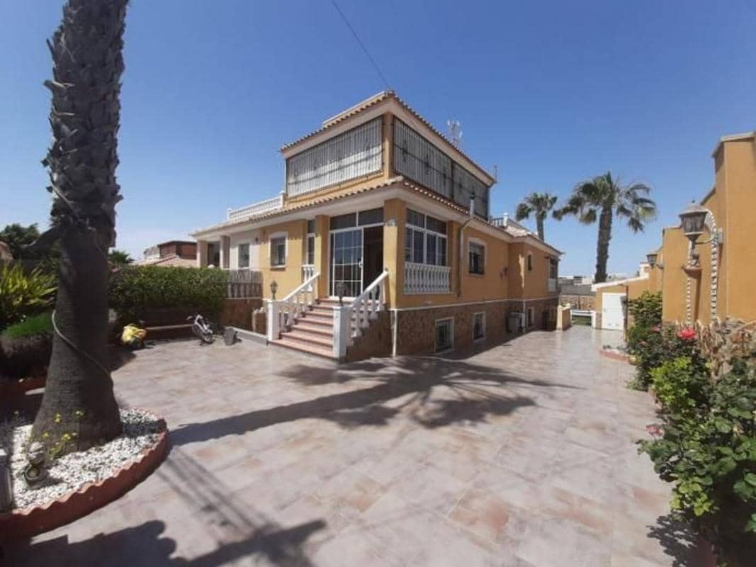 6 soveværelse Villa til salg i Torrevieja med swimmingpool garage - € 525.000 (Ref: 10181585)