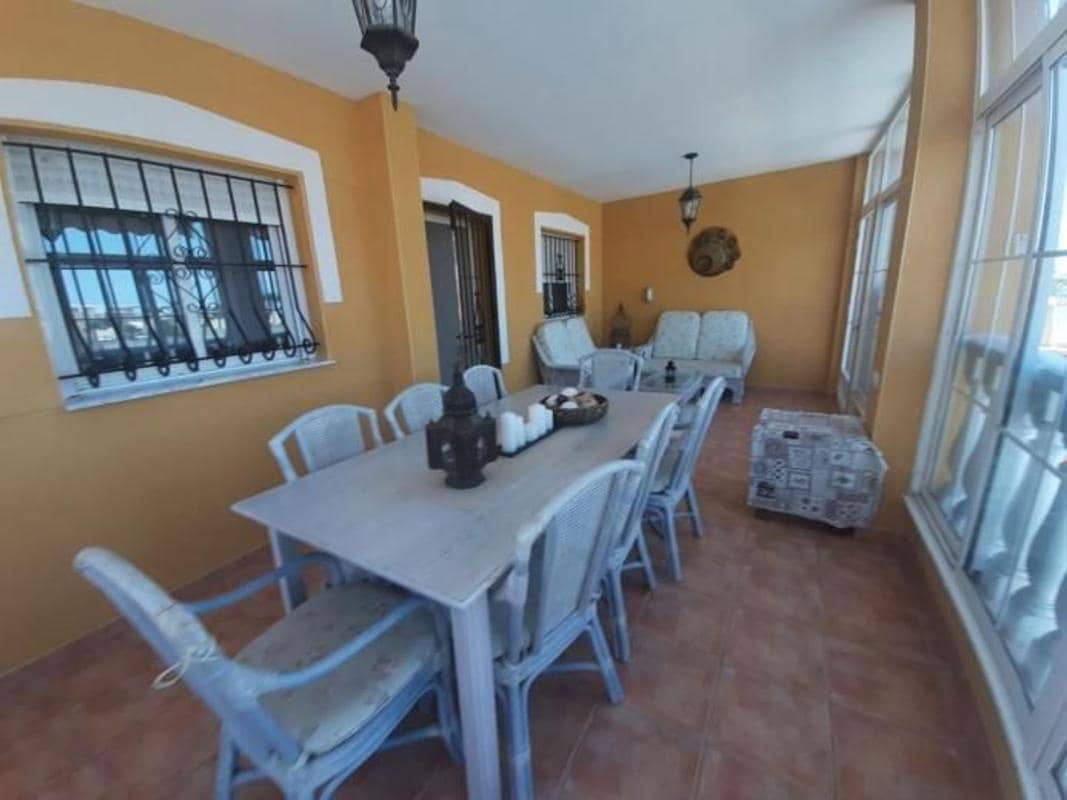 6 soveværelse Villa til salg i Torrevieja med swimmingpool garage - € 525.000 (Ref: 10181585)