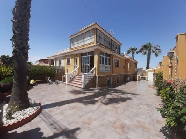 6 soverom Villa til salgs i Aguas Nuevas, Torrevieja med svømmebasseng garasje - € 525 000 (Ref: 10181585)