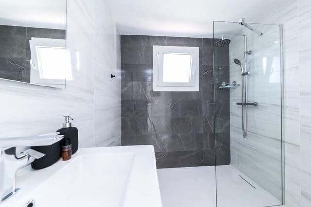 2 chambre Appartement à vendre à Cabo Roig, Orihuela avec piscine garage - 475 000 € (Ref: 10181587)