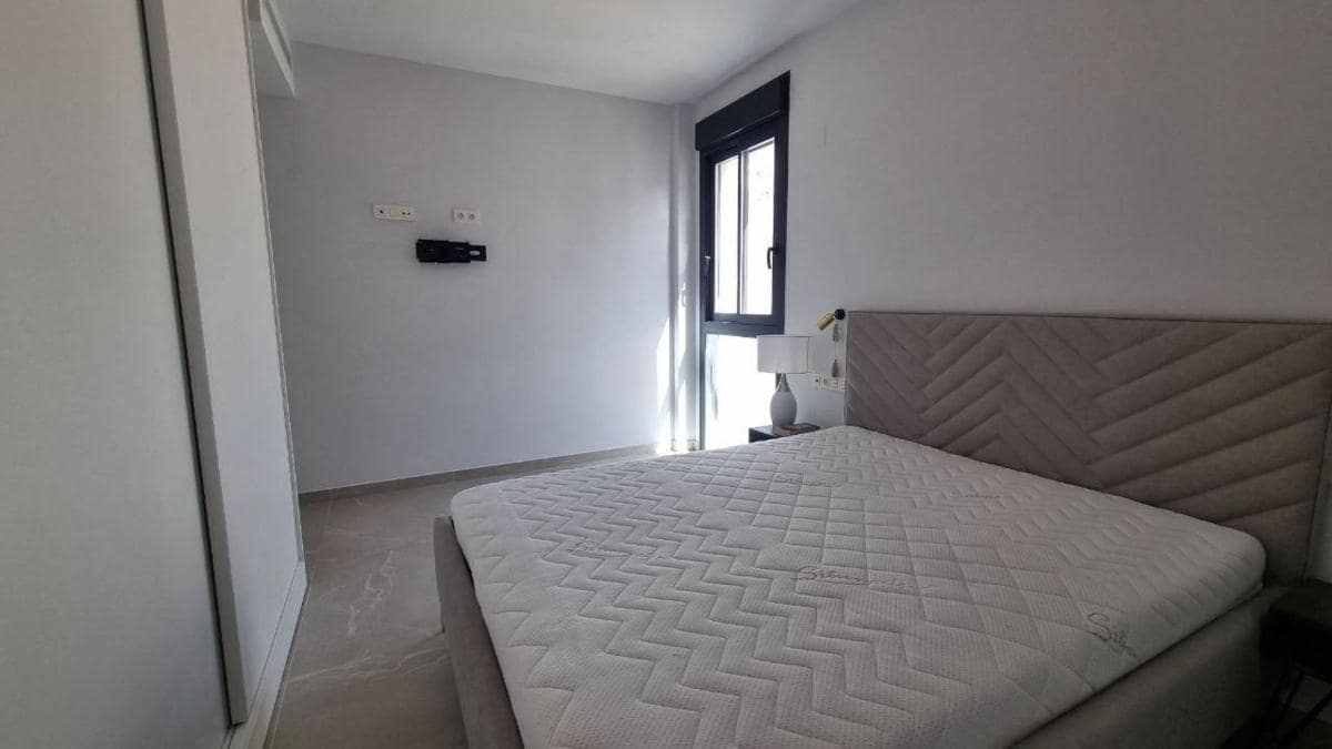 2 soverom Leilighet til salgs i Torrevieja med svømmebasseng garasje - € 331 000 (Ref: 10181594)