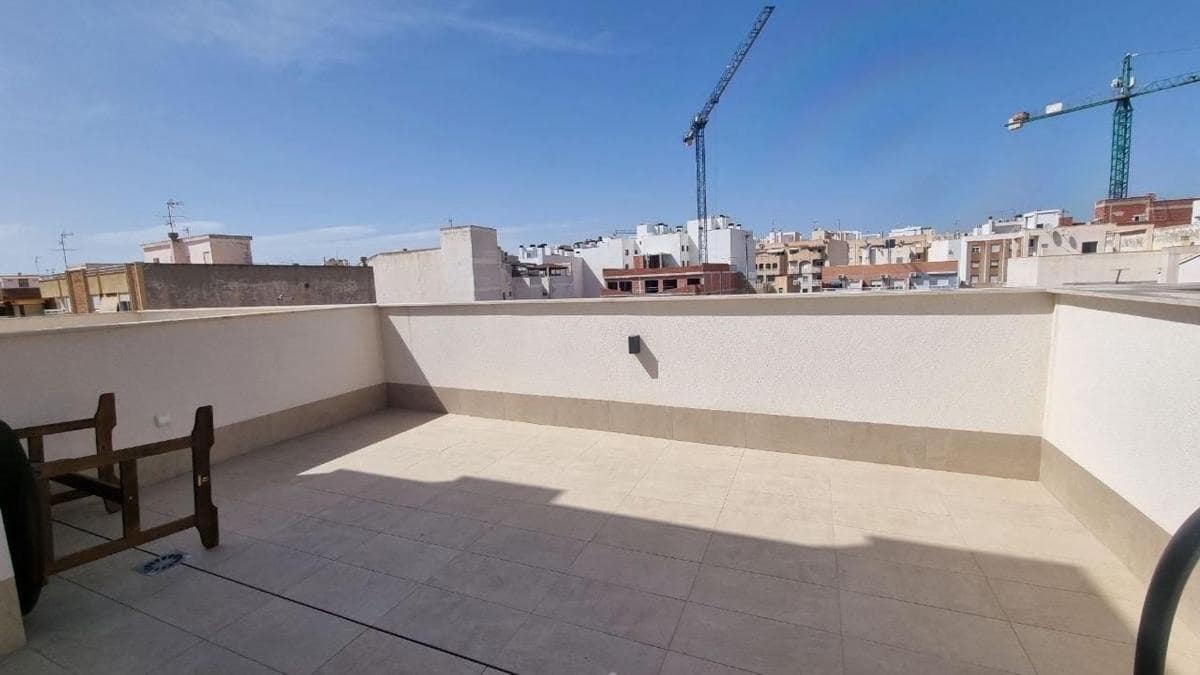 2 soverom Leilighet til salgs i Torrevieja med svømmebasseng garasje - € 331 000 (Ref: 10181594)