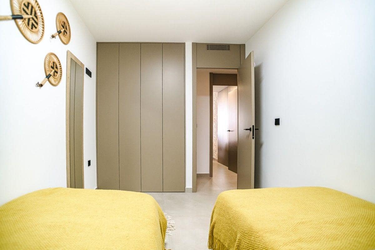 3 makuuhuone Huoneisto myytävänä paikassa Torrevieja mukana uima-altaan - 419 000 € (Ref: 10181596)