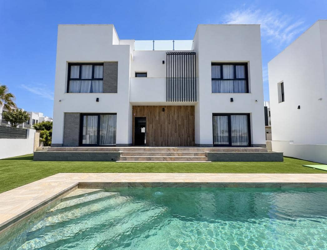 Chalet de 5 habitaciones en Torrevieja en venta con piscina garaje - 980.000 € (Ref: 10182952)