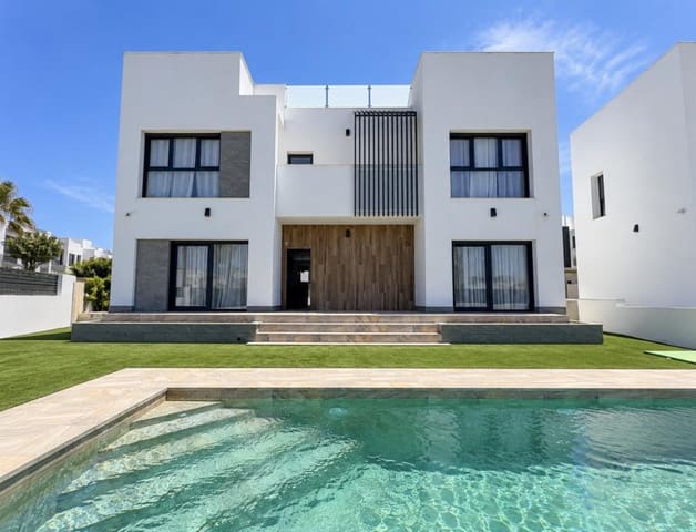 Chalet de 5 habitaciones en Aguas Nuevas, Torrevieja en venta con piscina garaje - 980.000 € (Ref: 10182952)