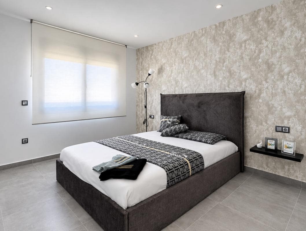 Chalet de 5 habitaciones en Torrevieja en venta con piscina garaje - 980.000 € (Ref: 10182952)
