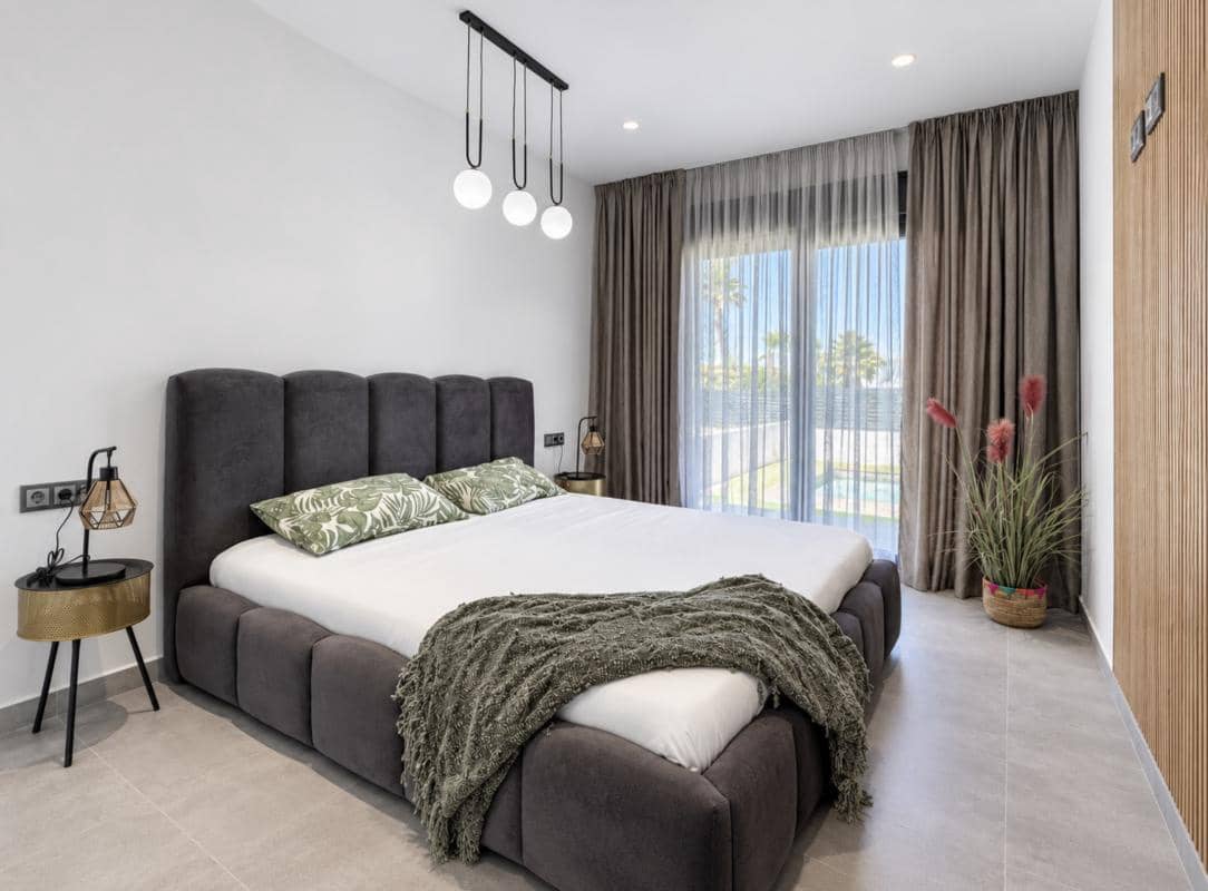 Chalet de 5 habitaciones en Torrevieja en venta con piscina garaje - 980.000 € (Ref: 10182952)