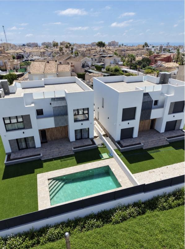 Chalet de 5 habitaciones en Torrevieja en venta con piscina garaje - 980.000 € (Ref: 10182952)