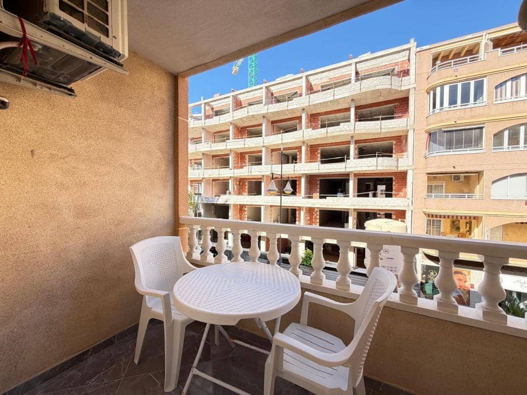 2 soverom Leilighet til salgs i Torrevieja med garasje - € 210 000 (Ref: 10182955)