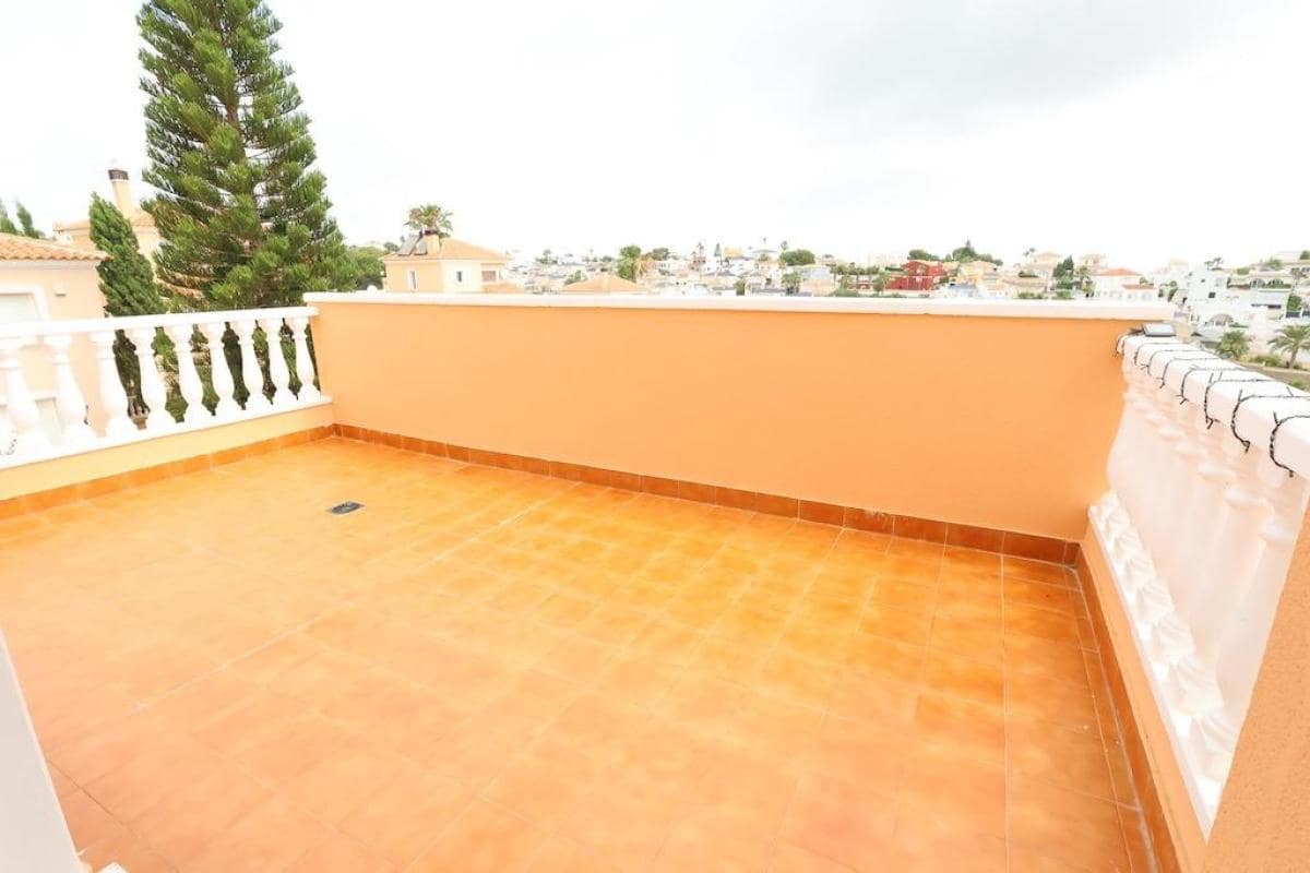 5 slaapkamer Villa te koop in San Miguel de Salinas met zwembad garage - € 385.000 (Ref: 10184699)