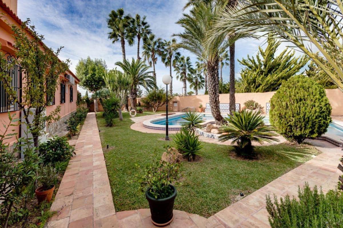 5 sovrum Villa till salu i Torrevieja med pool garage - 850 000 € (Ref: 10184720)