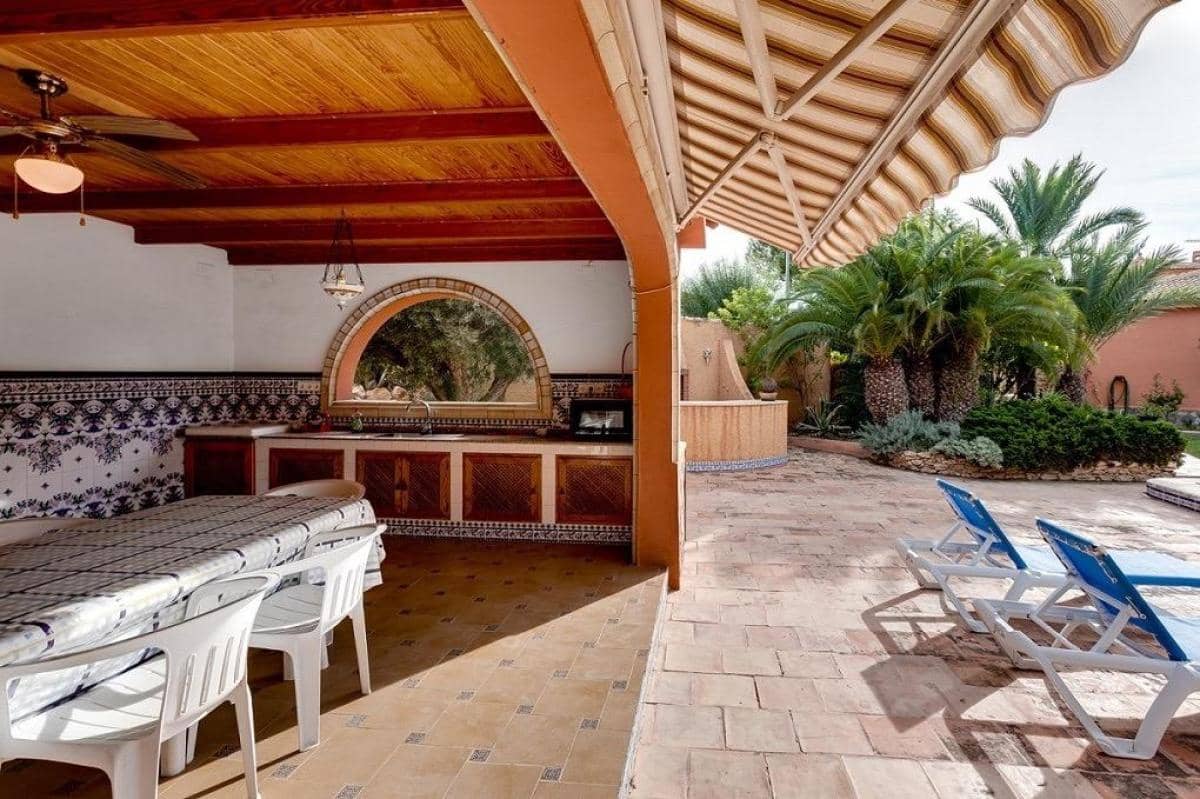 5 sovrum Villa till salu i Torrevieja med pool garage - 850 000 € (Ref: 10184720)