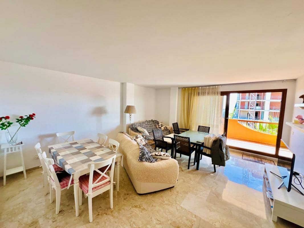 Apartamento de 2 habitaciones en Torrevieja en venta con piscina garaje - 300.000 € (Ref: 10184760)