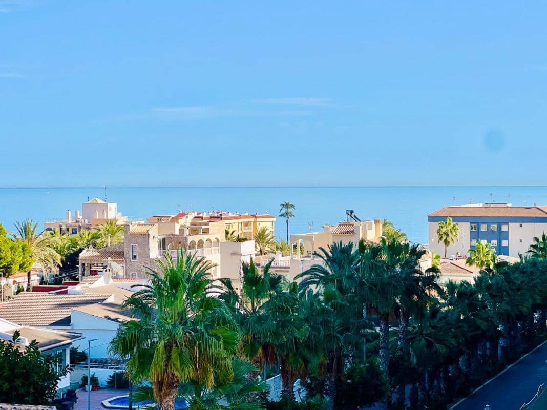 Apartamento de 2 habitaciones en Torrevieja en venta con piscina garaje - 300.000 € (Ref: 10184760)