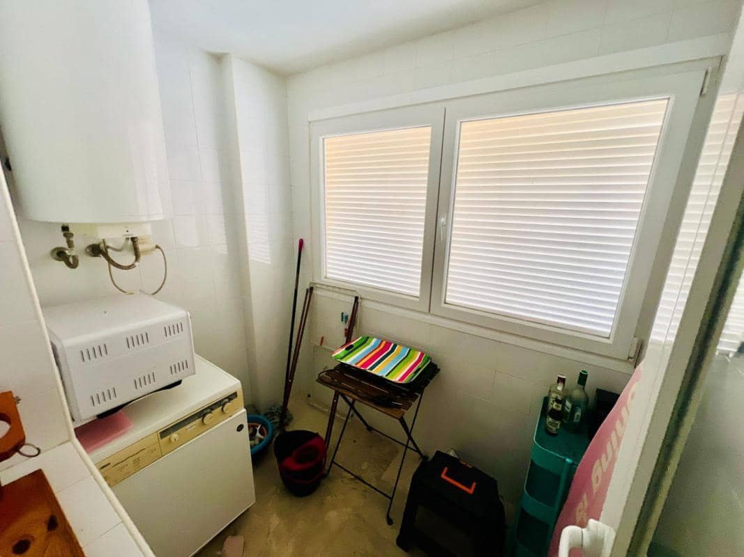 Apartamento de 2 habitaciones en Torrevieja en venta con piscina garaje - 300.000 € (Ref: 10184760)