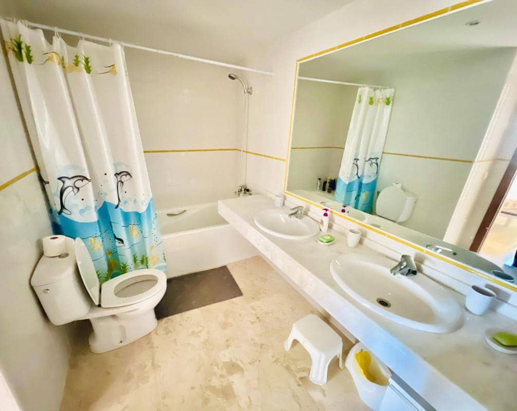 Apartamento de 2 habitaciones en Torrevieja en venta con piscina garaje - 300.000 € (Ref: 10184760)