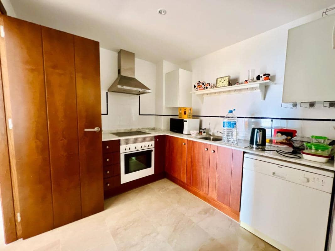 Apartamento de 2 habitaciones en Torrevieja en venta con piscina garaje - 300.000 € (Ref: 10184760)