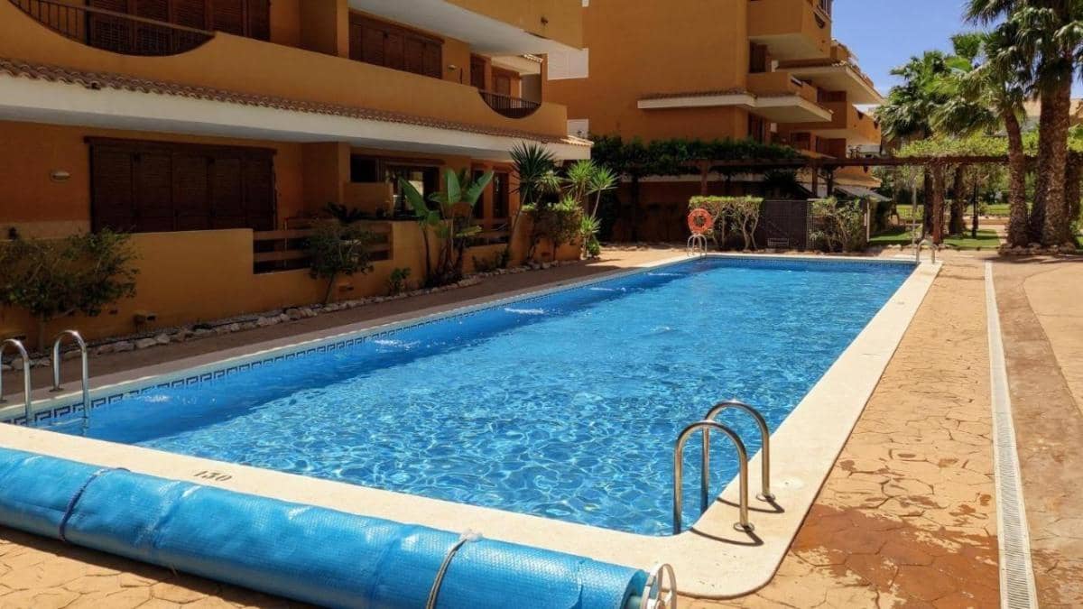 Apartamento de 2 habitaciones en Torrevieja en venta con piscina garaje - 300.000 € (Ref: 10184760)