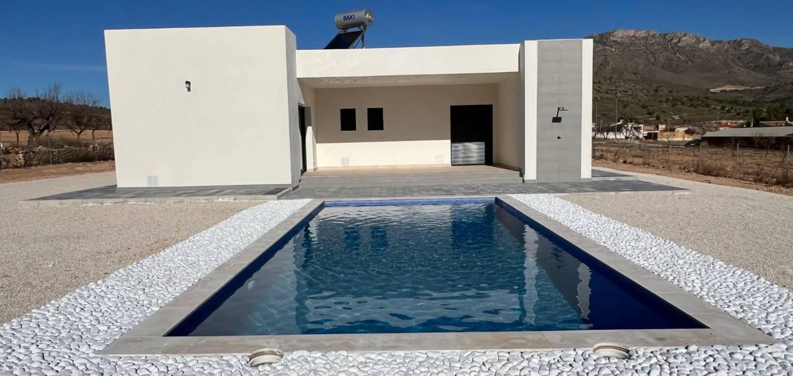 3 soveværelse Villa til salg i La Canalosa med swimmingpool garage - € 385.000 (Ref: 8753045)