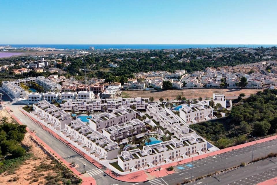 2 soveværelse Bungalow til salg i Torrevieja med swimmingpool garage - € 309.900 (Ref: 9327642)