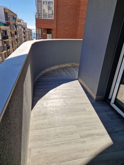 3 sypialnia Penthouse na sprzedaż w Torrevieja z basenem garażem - 599 000 € (Ref: 9327866)