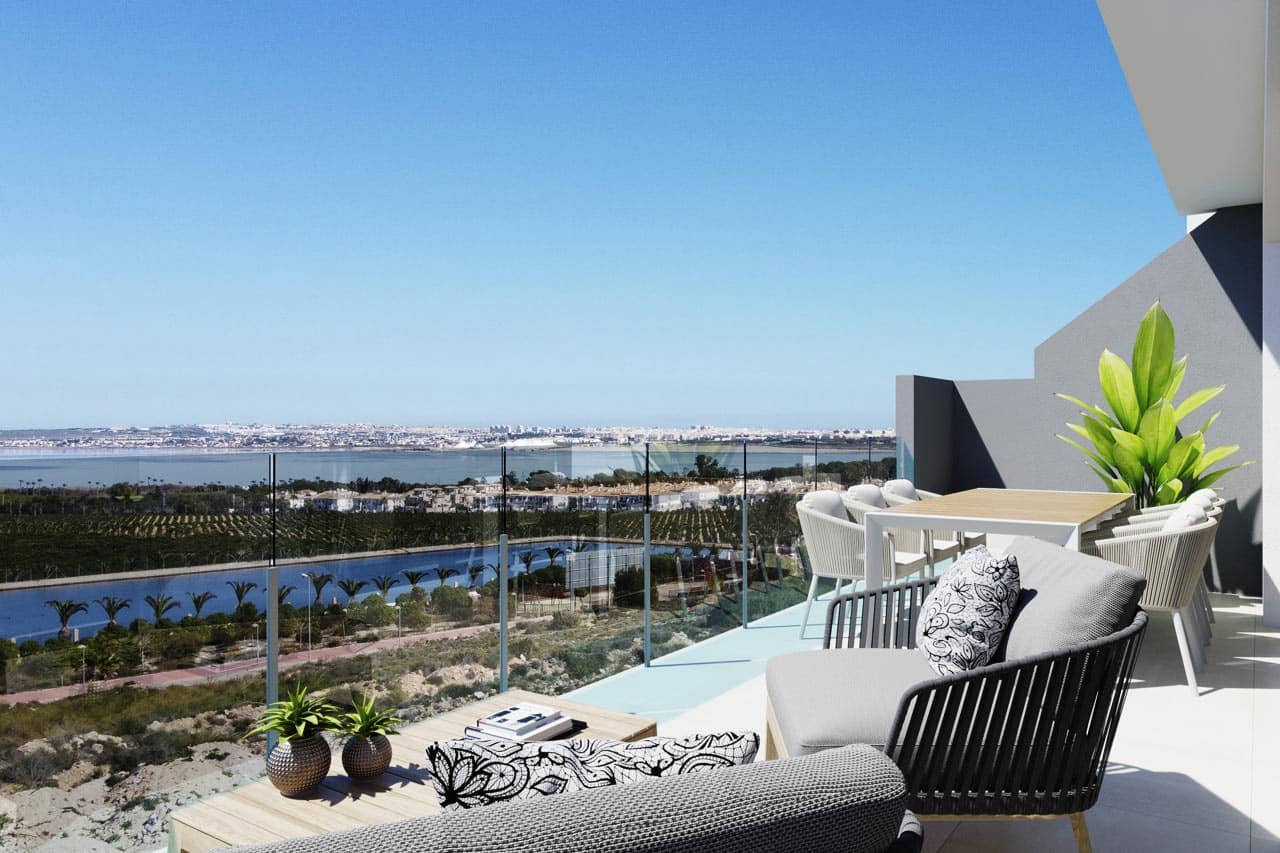 2 soverom Penthouse til salgs i Torrevieja med svømmebasseng garasje - € 309 000 (Ref: 9328078)