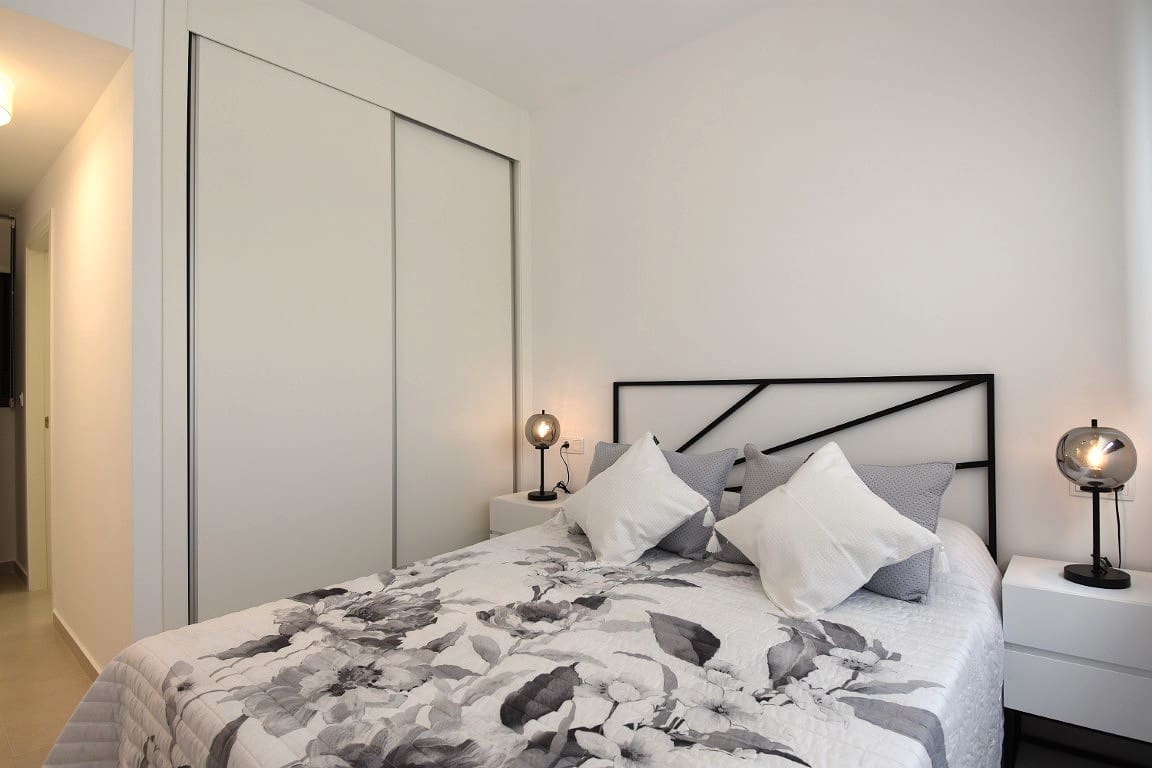 3 slaapkamer Penthouse te koop in San Miguel de Salinas met zwembad - € 390.000 (Ref: 9328135)