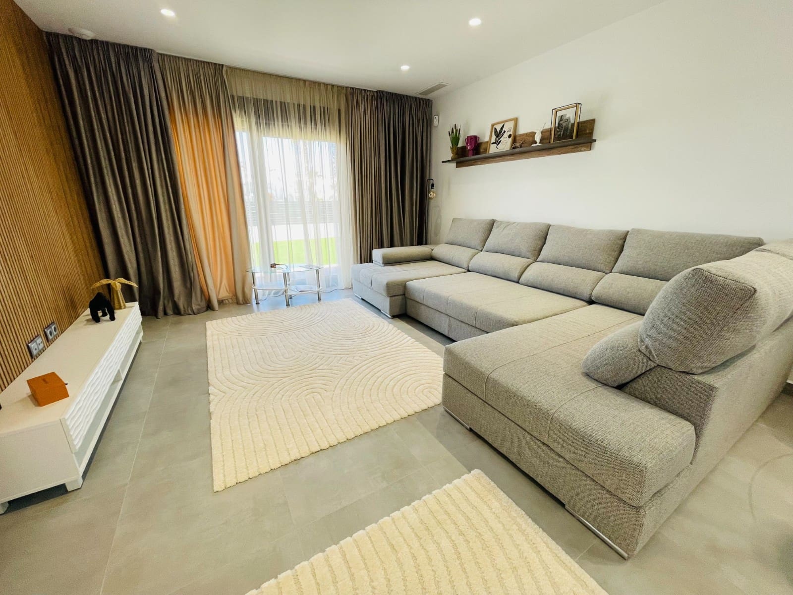 5 bedroom Villa for sale in Torrevieja - € 1,200,000 (Ref: 9352752)