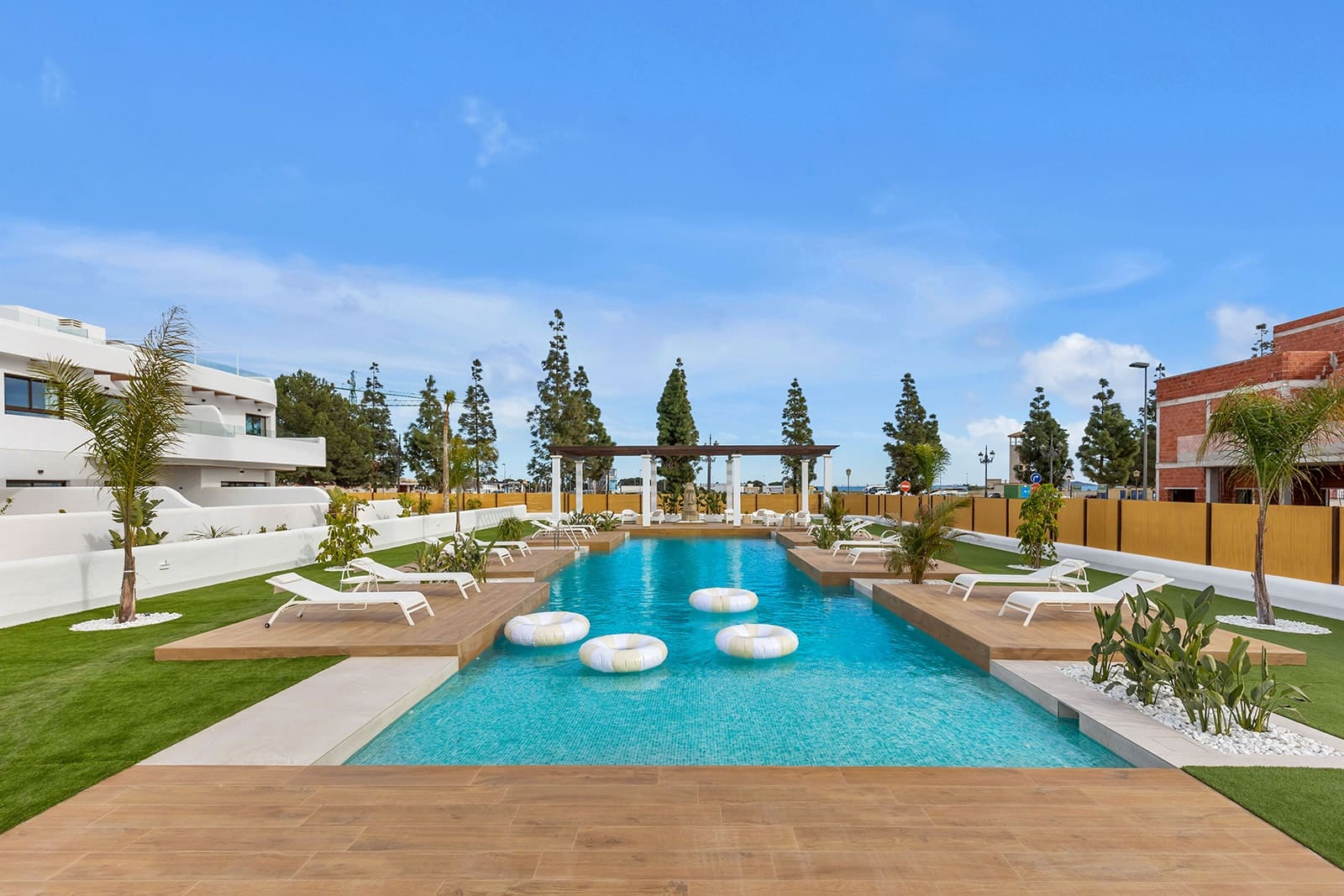 Chalet de 3 habitaciones en Los Alcázares en venta con piscina - 359.000 € (Ref: 9573823)