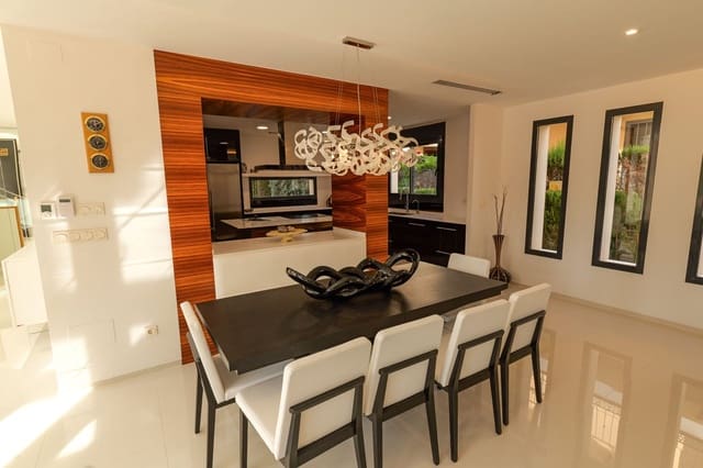 3 soveværelse Villa til salg i La Veleta, Torrevieja - € 1.630.000 (Ref: 9786959)