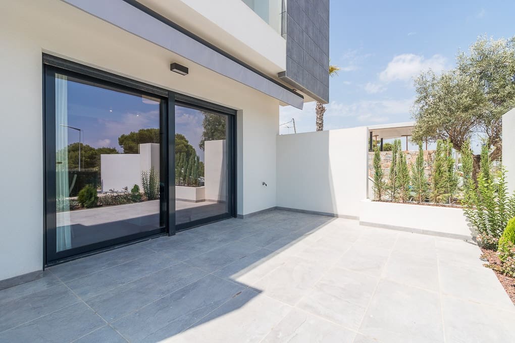 3 soverom Bungalow til salgs i Torrevieja med svømmebasseng - € 340 000 (Ref: 9984280)
