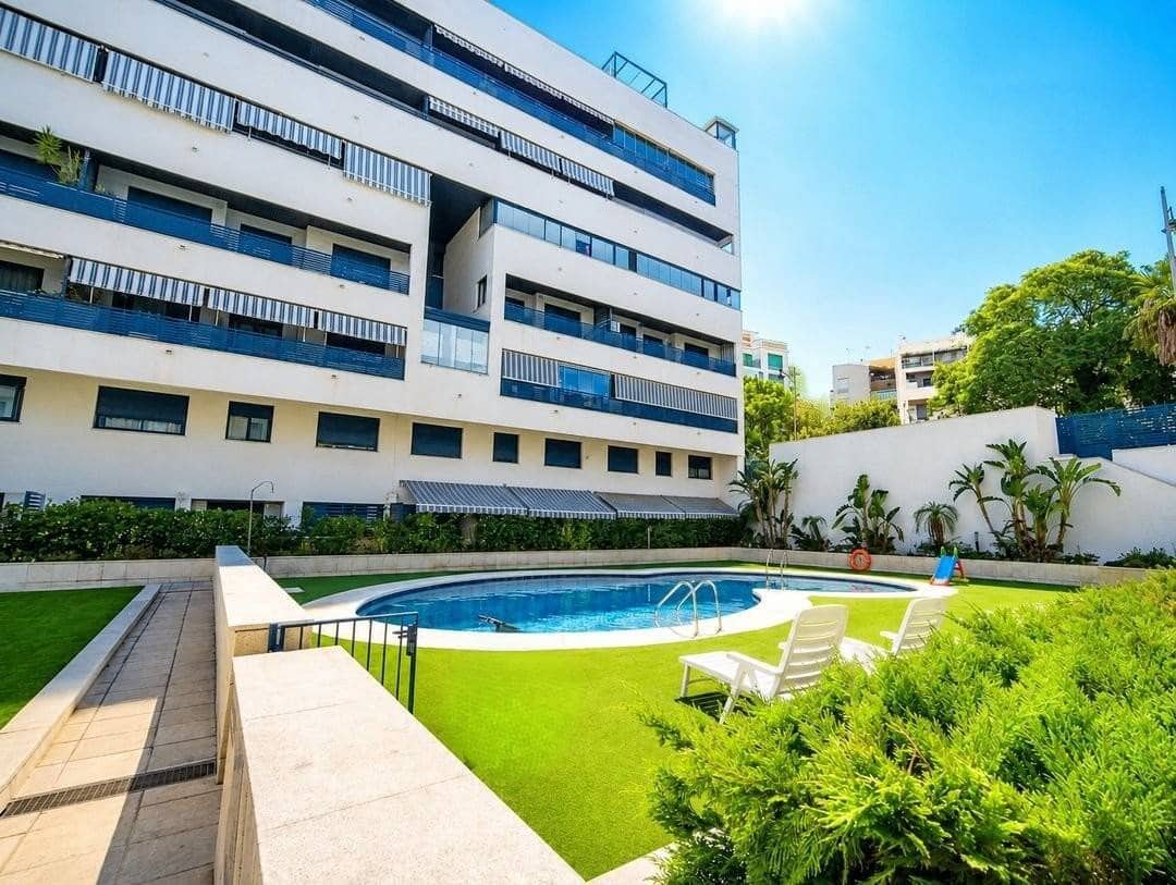 Apartamento de 3 habitaciones en Estepona en venta con piscina garaje - 499.500 € (Ref: 10078432)