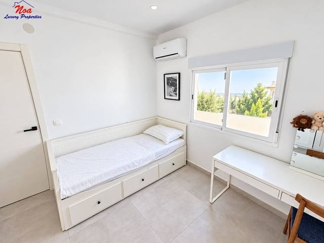 3 sypialnia Apartament na sprzedaż w Puerto de Estepona, Estepona - 315 000 € (Ref: 10159768)