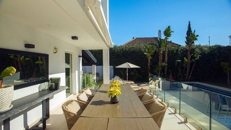 4 sovrum Villa till salu i Nueva Andalucia med pool garage - 2 350 000 € (Ref: 8209349)