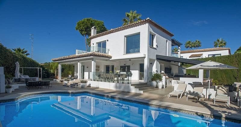 4 sovrum Villa till salu i Nueva Andalucia med pool garage - 2 350 000 € (Ref: 8209349)