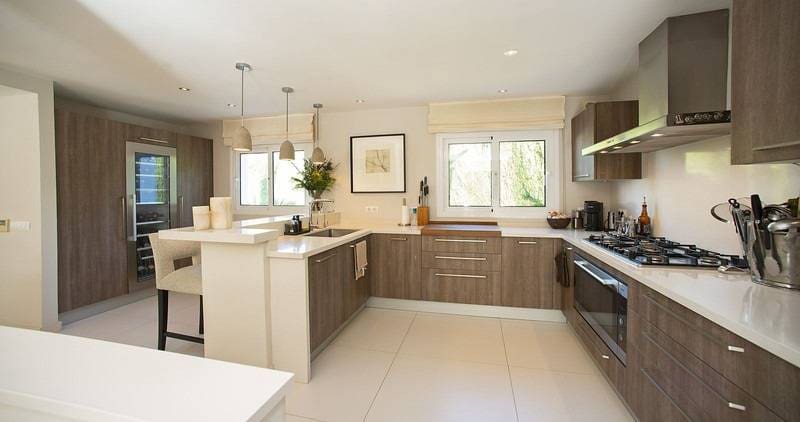 4 sovrum Villa till salu i Nueva Andalucia med pool garage - 2 350 000 € (Ref: 8209349)