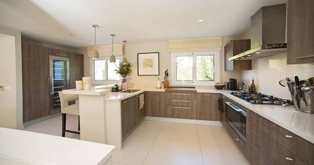 4 sovrum Villa till salu i Los Naranjos, Marbella med pool garage - 2 350 000 € (Ref: 8209349)